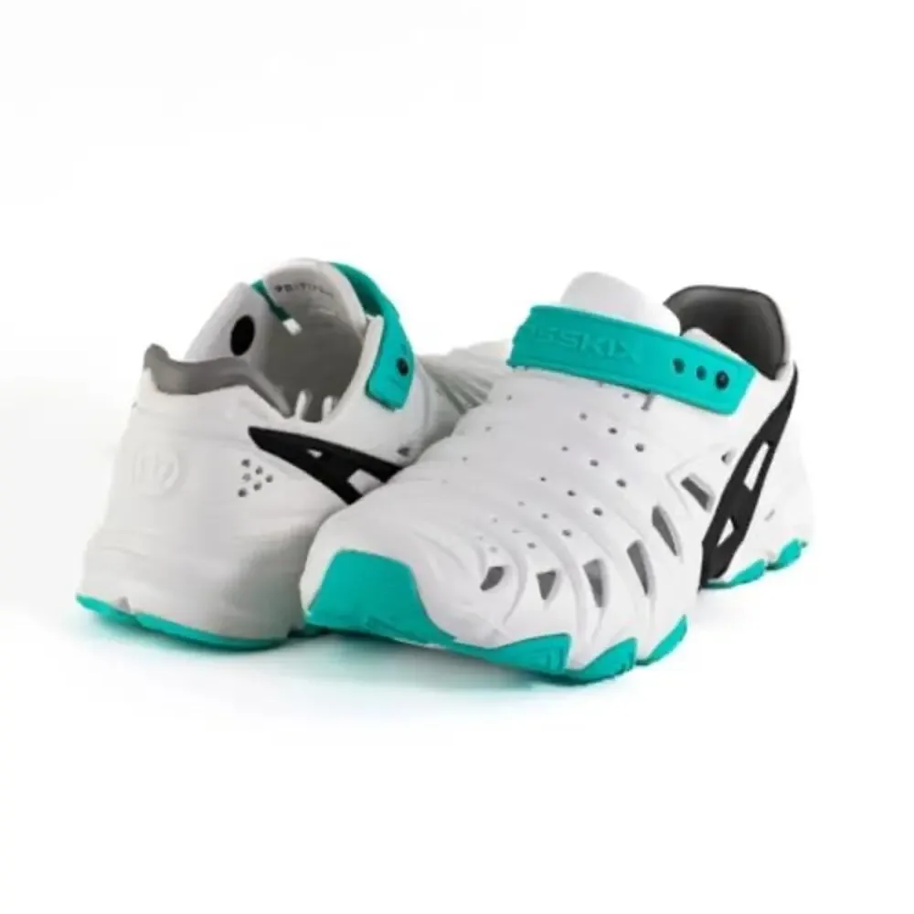 CrossKix 2.0 Blizzard White Aqua Closed Toe Water Shoes Men 7 /‎ Women 8.5 NEW!!